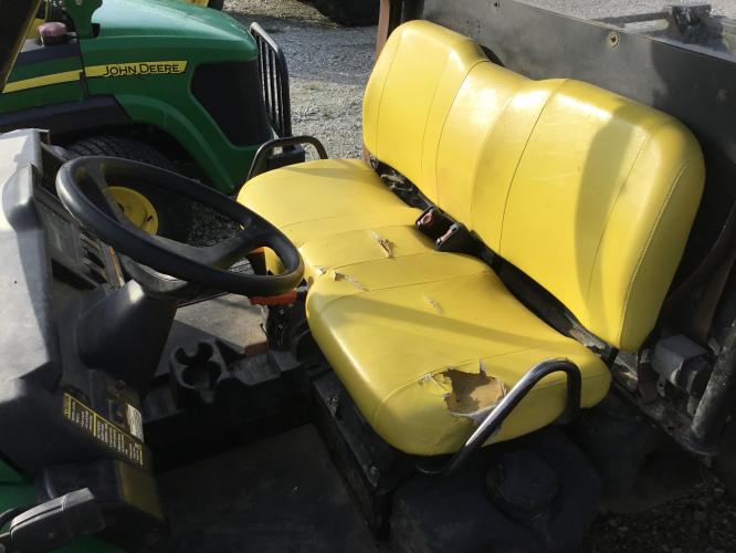 John Deere 825I