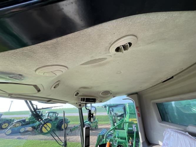 John Deere S670