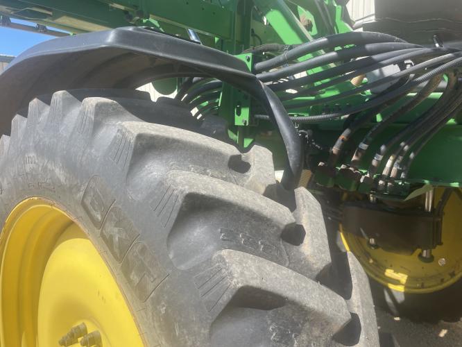 John Deere R4044