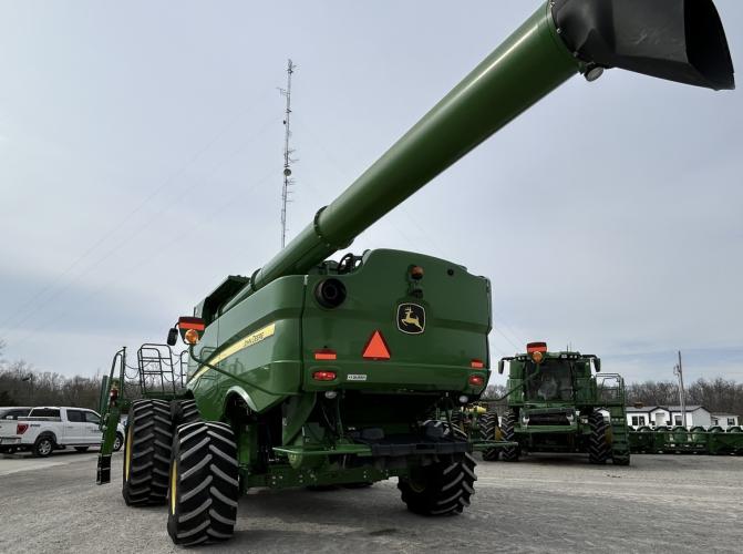 John Deere S790