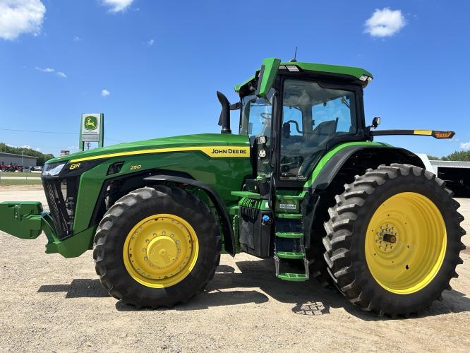 John Deere 8R 250