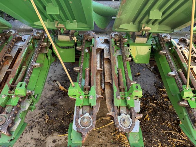John Deere 608C