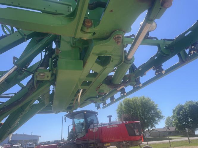 John Deere R4044