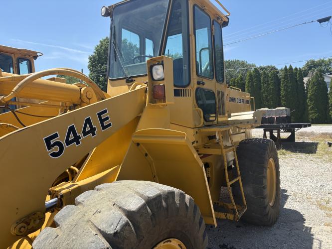 John Deere 544E