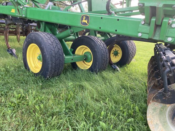 John Deere 2720