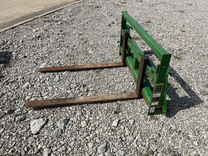 John Deere 3032E