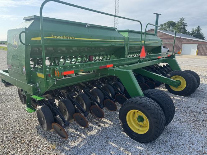 John Deere 1590