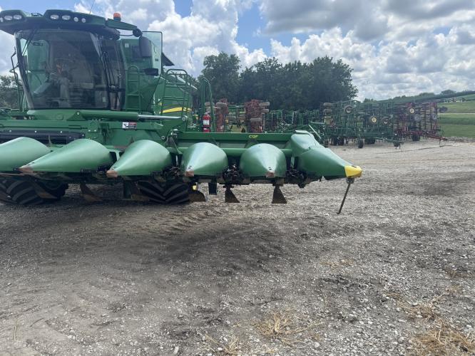 John Deere C12F