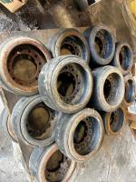 John Deere RE594956 ROLLER FOR 8RX - 18" TRACK