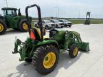 John Deere 3046R