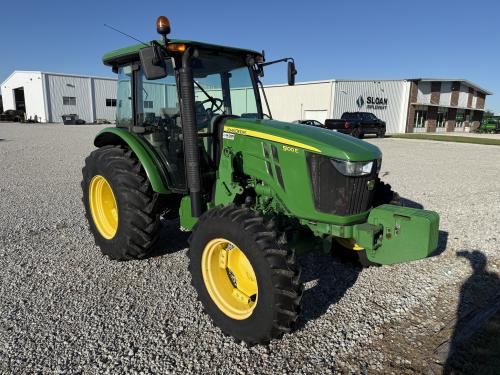 2017 John Deere 5100E