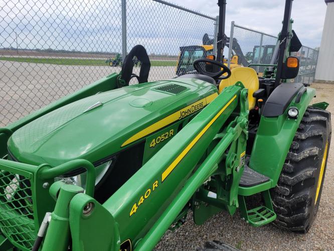 John Deere 4052R