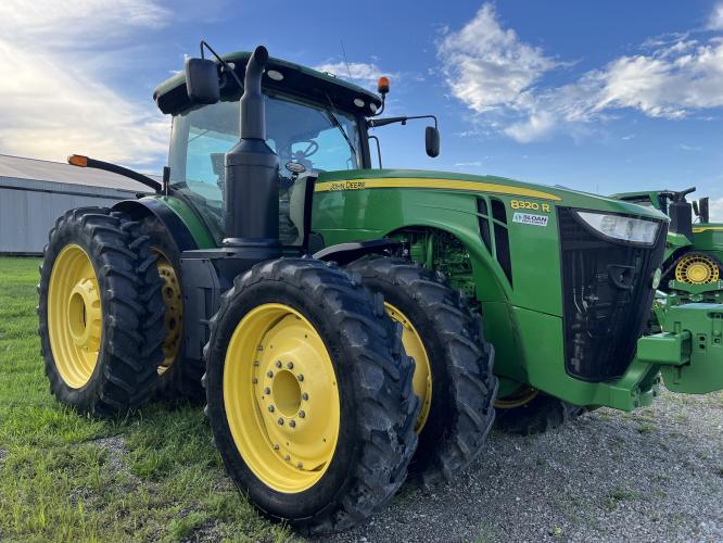 John Deere 8320R