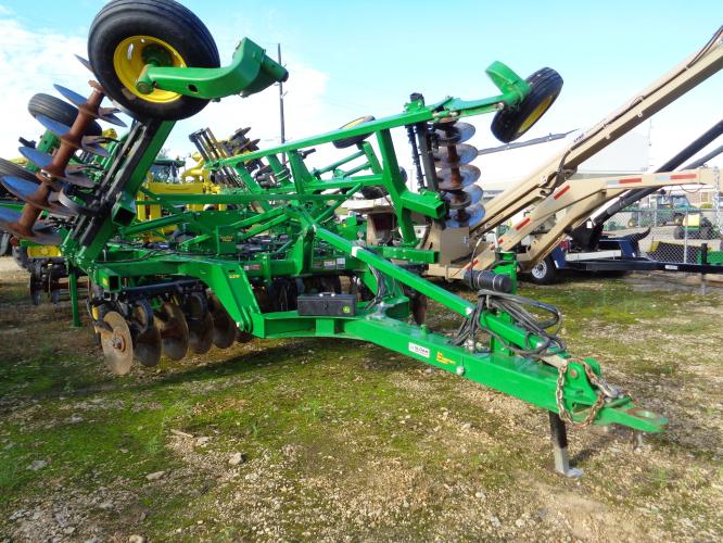 John Deere 2720