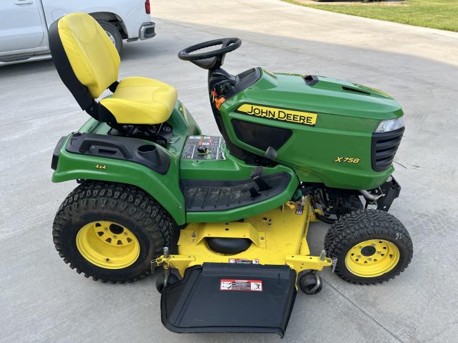 John Deere X758