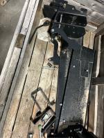 Unverferth 32894B ower rest brkt ass'm - like new t/o