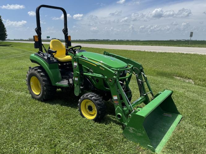 John Deere 2032R