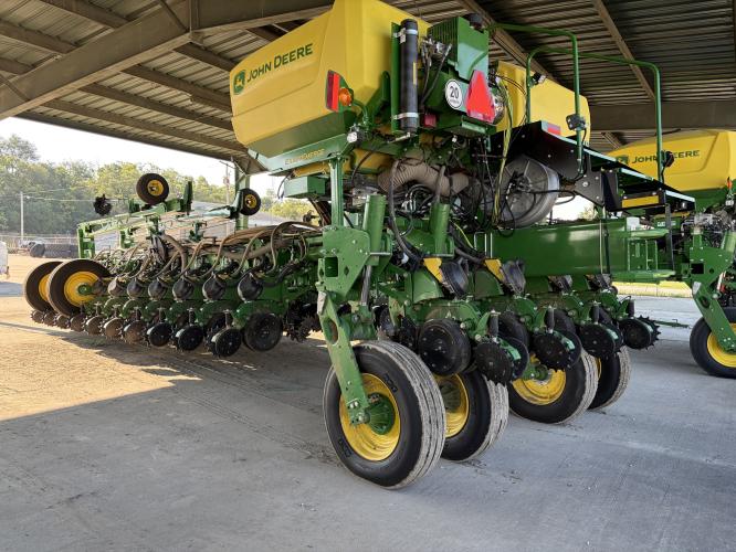 John Deere 1775
