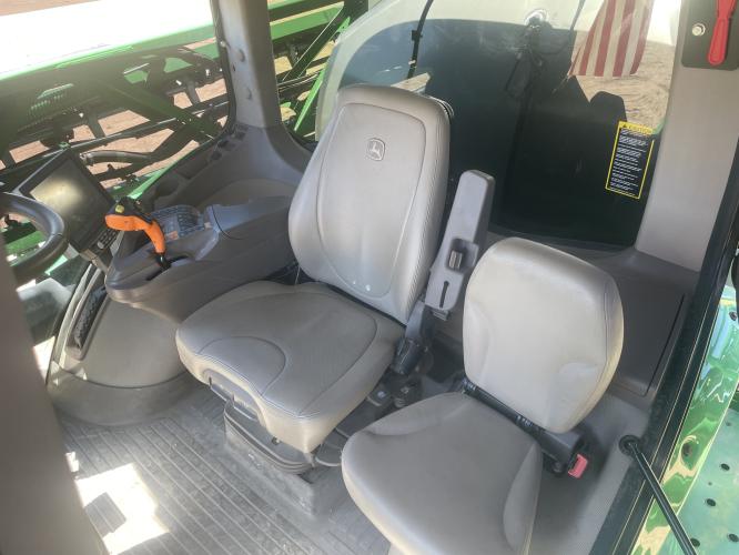 John Deere R4044