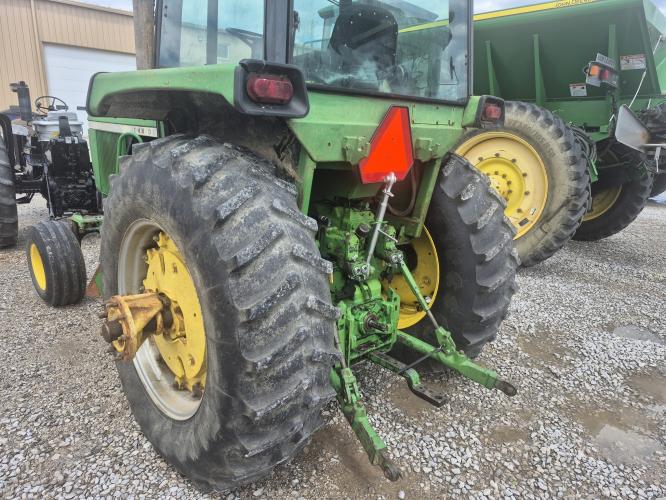 John Deere 4430