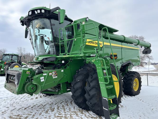 John Deere S7 700