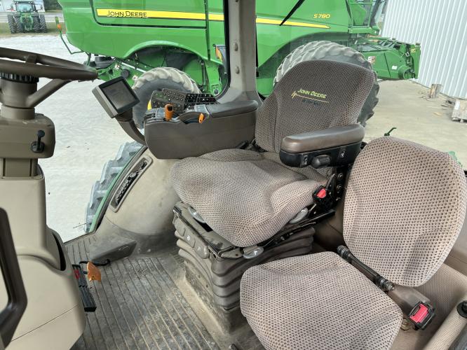 John Deere 8335R