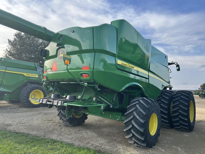 John Deere S780