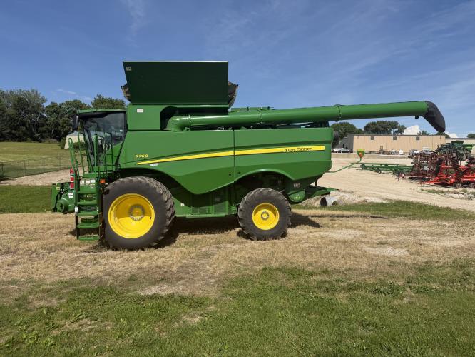 John Deere S760