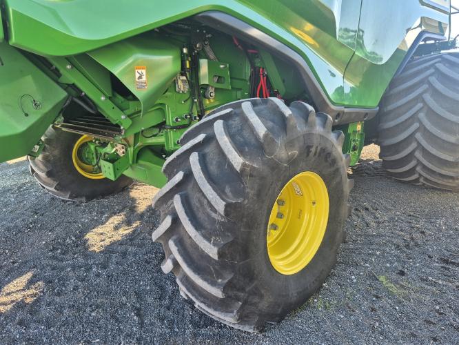John Deere X9 1100