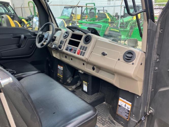 John Deere XUV835R Premium Cab