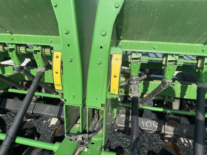 John Deere 1590