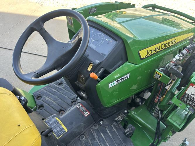 John Deere 1025R