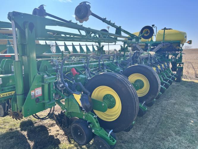 John Deere 1775NT