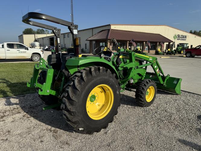 John Deere 4052M