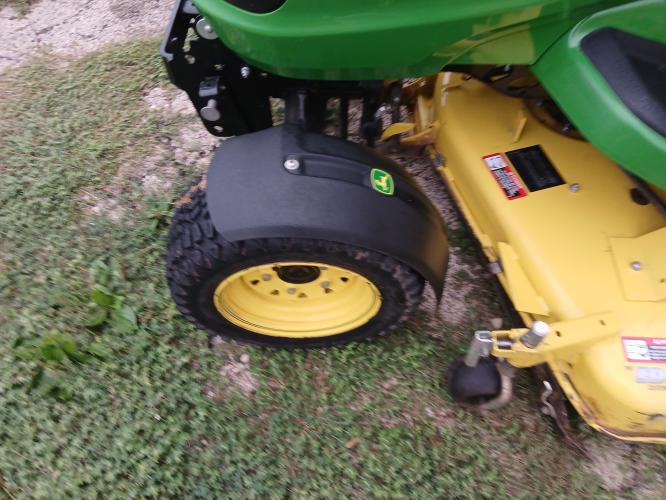 John Deere X738