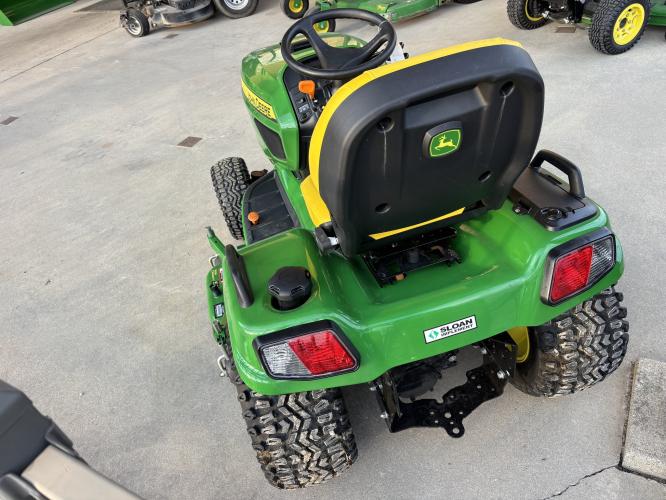 John Deere X738