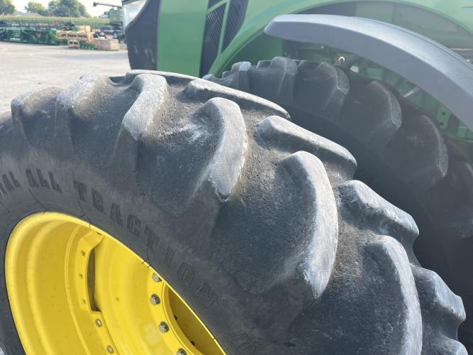 John Deere 8335R