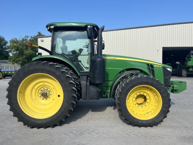 John Deere 8335R