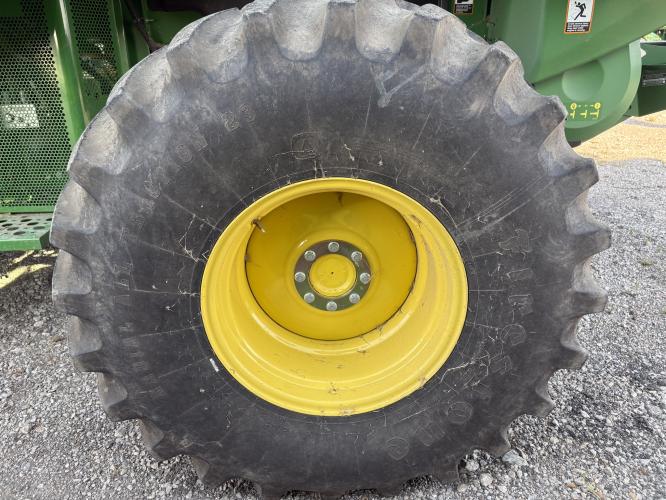 John Deere S670