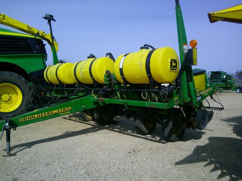 2000 John Deere 1750