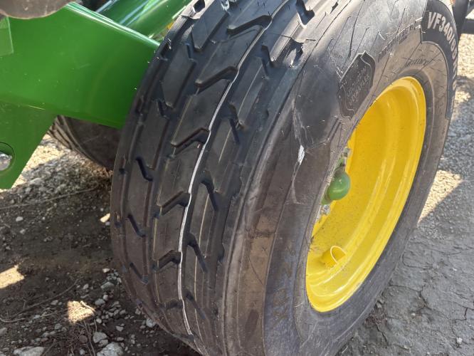 John Deere 2720
