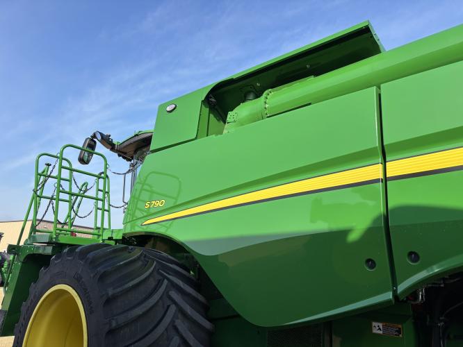 John Deere S790