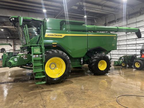 2025 John Deere S7 700