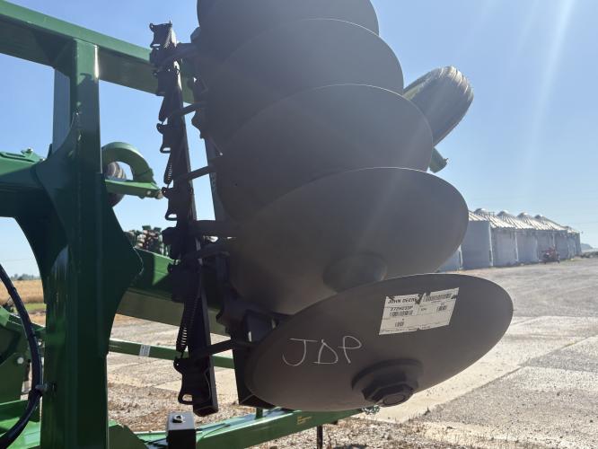 John Deere 2720