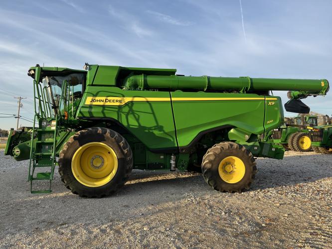 John Deere X9 1100