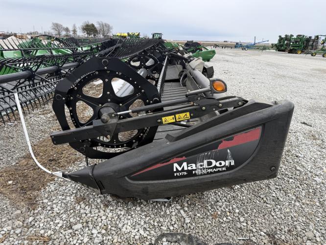 Macdon FD75