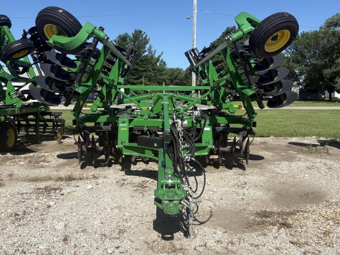 John Deere 2720