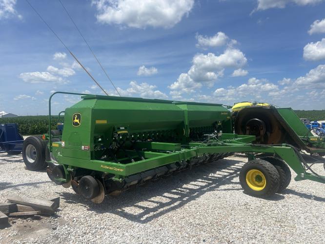 John Deere 1590