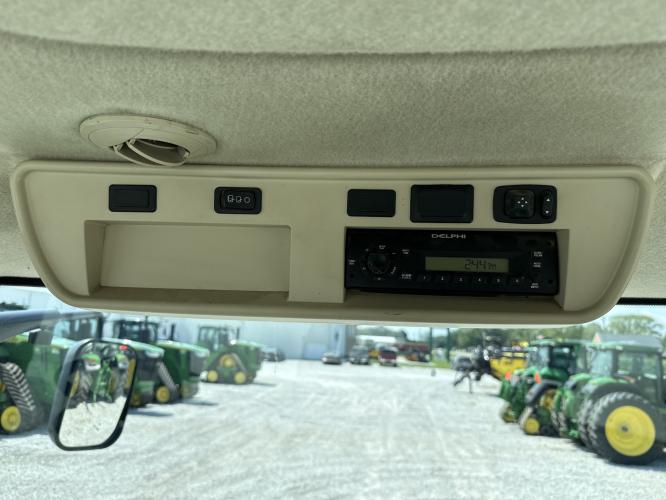 John Deere 8235R