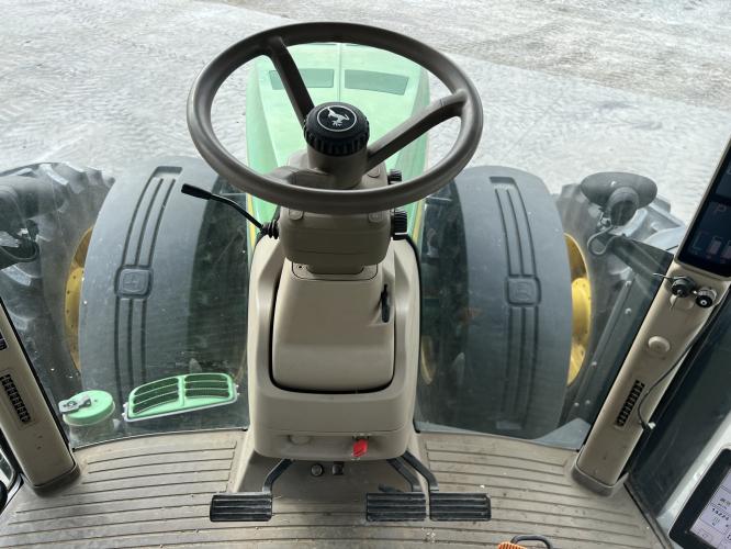 John Deere 8335R